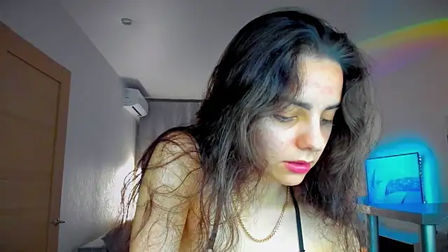 Snapshot of EmiliaZen chatting on May 2026 07:52:02 PM EmiliaZen online show from May 2026 07:52:02 PM