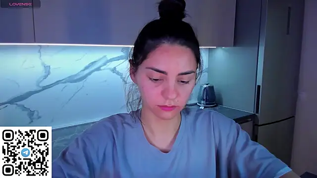 Snapshot of EmiliaZen chatting on June 2026 09:37:01 PM EmiliaZen online show from June 2026 09:37:01 PM