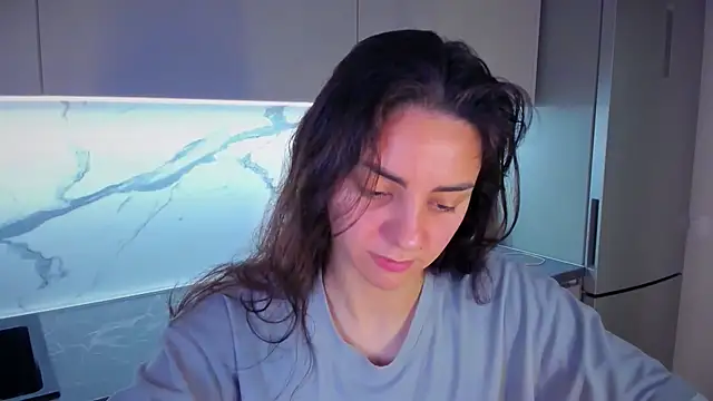 Snapshot of EmiliaZen chatting on June 2026 08:10:02 PM EmiliaZen online show from June 2026 08:10:02 PM