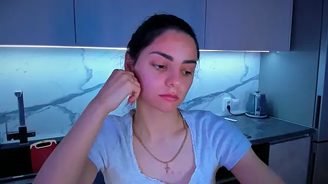 Snapshot of EmiliaZen chatting on June 2026 03:42:02 PM EmiliaZen online show from June 2026 03:42:02 PM