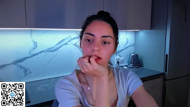 Snapshot of EmiliaZen chatting on June 2026 08:41:02 PM EmiliaZen online show from June 2026 08:41:02 PM