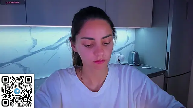 Snapshot of EmiliaZen chatting on July 2026 10:54:02 AM EmiliaZen online show from July 2026 10:54:02 AM