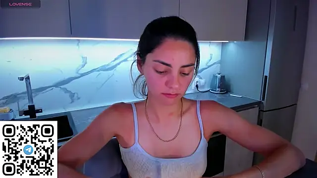 Snapshot of EmiliaZen chatting on July 2026 04:22:01 PM EmiliaZen online show from July 2026 04:22:01 PM