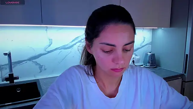 Snapshot of EmiliaZen chatting on July 2026 01:53:02 PM EmiliaZen online show from July 2026 01:53:02 PM