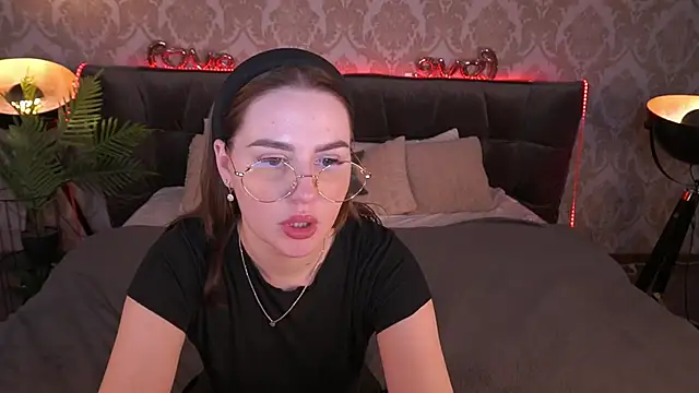 Snapshot of DivineJass chatting on February 2025 03:25:01 AM DivineJass online show from February 2025 03:25:01 AM