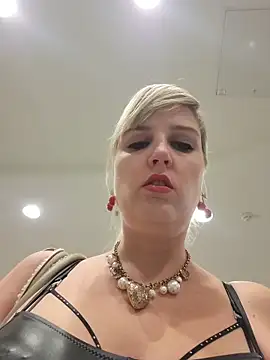 Snapshot of Sexybiene969 chatting on October 2025 04:00:01 PM Sexybiene969 online show from October 2025 04:00:01 PM