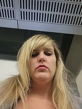 Snapshot of Sexybiene969 chatting on November 2025 05:24:01 PM Sexybiene969 online show from November 2025 05:24:01 PM