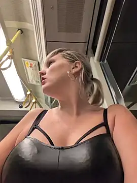 Snapshot of Sexybiene969 chatting on December 2025 05:18:02 PM Sexybiene969 online show from December 2025 05:18:02 PM