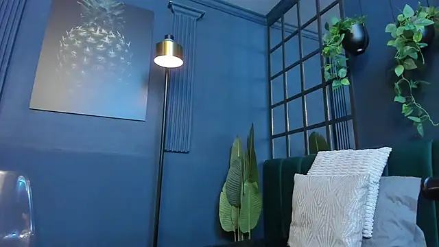 scarlet edwars online show from February 2026 07:03:02 PM