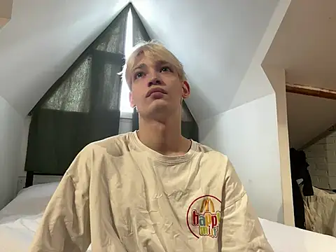 Snapshot of Julian_wins chatting on February 2025 07:44:02 AM Julian wins online show from February 2025 07:44:02 AM