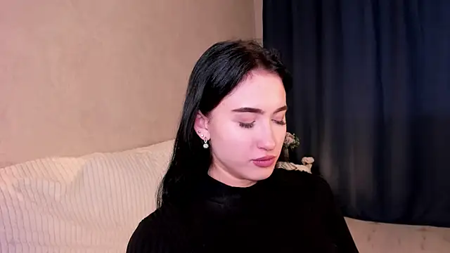 Snapshot of LynnaHandley chatting on February 2025 06:08:02 AM LynnaHandley online show from February 2025 06:08:02 AM