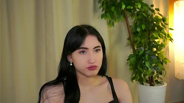 Snapshot of LynnaHandley chatting on February 2025 05:47:01 AM LynnaHandley online show from February 2025 05:47:01 AM