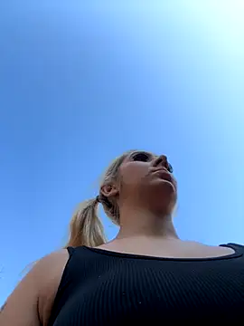 Snapshot of hotamanda01 chatting on November 2025 12:27:01 PM hotamanda01 online show from November 2025 12:27:01 PM