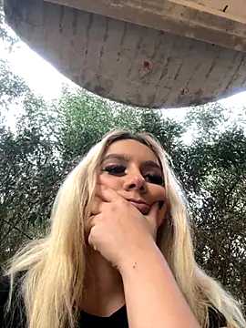 Snapshot of hotamanda01 chatting on November 2025 01:03:01 PM hotamanda01 online show from November 2025 01:03:01 PM