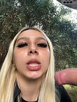 Snapshot of hotamanda01 chatting on December 2025 01:09:02 PM hotamanda01 online show from December 2025 01:09:02 PM