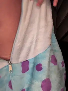 Laura-Khalifa online show from November 2025 05:32:02 AM