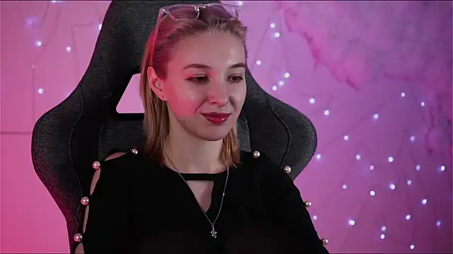 Snapshot of PhilippaAdamas chatting on February 2025 05:45:02 AM PhilippaAdamas online show from February 2025 05:45:02 AM