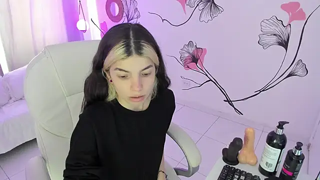 Isabela Fiorelli online show from October 2025 07:03:02 PM