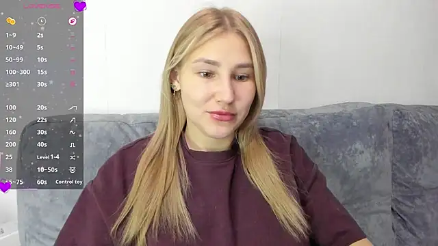 Snapshot of And1sa chatting on December 2025 08:21:02 AM And1sa online show from December 2025 08:21:02 AM