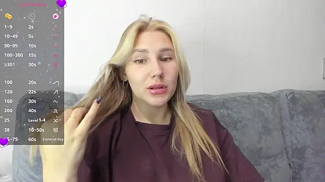 Snapshot of And1sa chatting on January 2026 12:43:02 PM And1sa online show from January 2026 12:43:02 PM