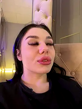 MaeveMoon online show from November 2025 06:18:02 PM