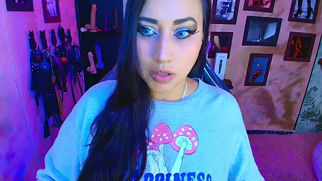 Snapshot of cherryy_bombshelll chatting on November 2025 08:33:02 PM cherryy bombshelll online show from November 2025 08:33:02 PM