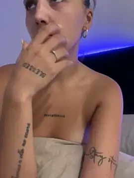 Snapshot of SlimmyTattoedGirl chatting on February 2025 03:21:01 AM SlimmyTattoedGirl online show from February 2025 03:21:01 AM