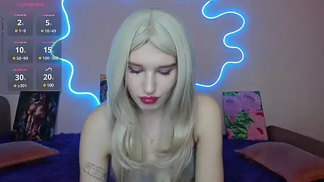 Snapshot of EvelinaLuu chatting on March 2025 01:12:01 AM EvelinaLuu online show from March 2025 01:12:01 AM