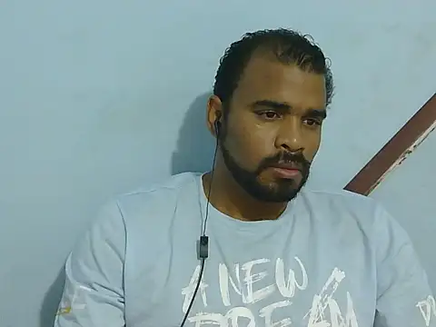 Snapshot of YOX22 chatting on November 2025 05:06:01 AM YOX22 online show from November 2025 05:06:01 AM