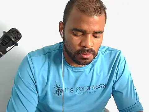 Snapshot of YOX22 chatting on November 2025 01:55:02 PM YOX22 online show from November 2025 01:55:02 PM