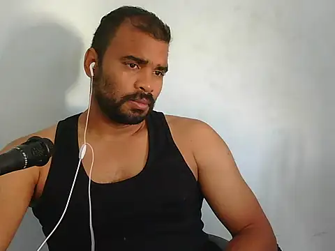 Snapshot of YOX22 chatting on November 2025 09:18:01 PM YOX22 online show from November 2025 09:18:01 PM