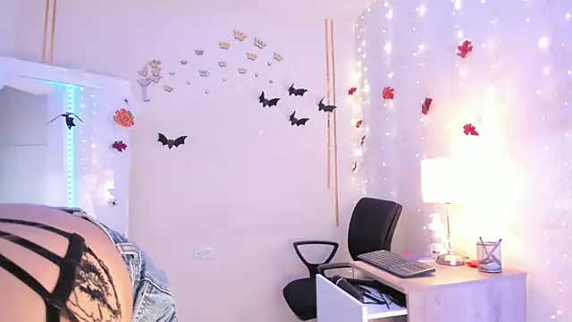 Emylyjonhs online show from October 2025 08:33:02 PM