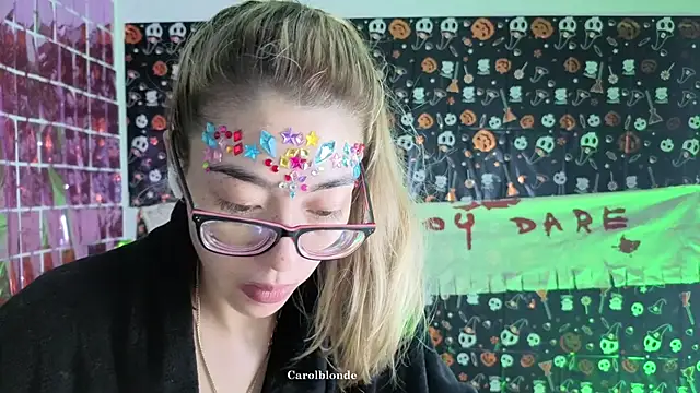 Snapshot of Carolblonde chatting on November 2025 10:23:01 PM Carolblonde online show from November 2025 10:23:01 PM