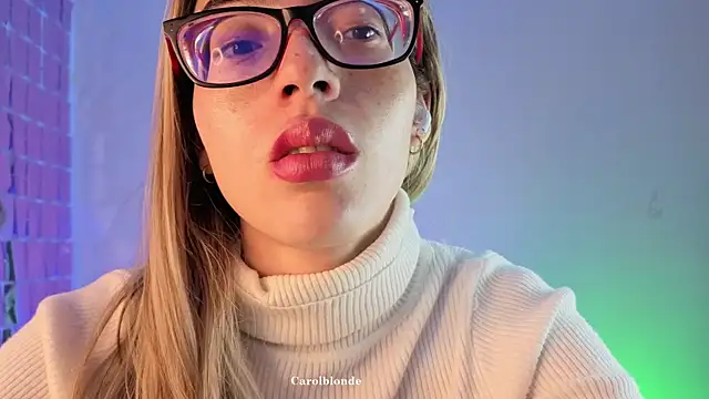 Snapshot of Carolblonde chatting on December 2025 01:02:02 AM Carolblonde online show from December 2025 01:02:02 AM