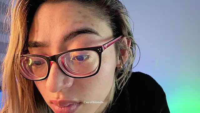 Snapshot of Carolblonde chatting on June 2026 02:24:02 AM Carolblonde online show from June 2026 02:24:02 AM