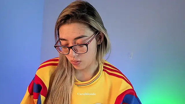 Snapshot of Carolblonde chatting on July 2026 06:30:01 AM Carolblonde online show from July 2026 06:30:01 AM