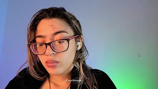 Snapshot of Carolblonde chatting on July 2026 09:43:01 PM Carolblonde online show from July 2026 09:43:01 PM