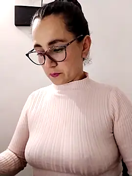 Snapshot of Alanna_11 chatting on February 2025 11:30:02 PM Alanna 11 online show from February 2025 11:30:02 PM