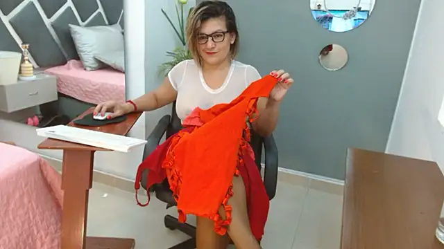 Snapshot of StephyJones1 chatting on January 2025 08:24:01 PM StephyJones1 online show from January 2025 08:24:01 PM