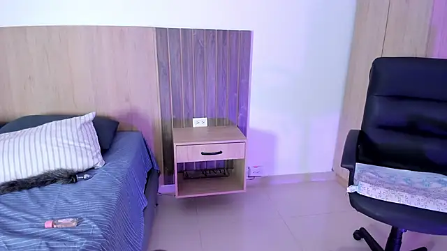 Mia cm online show from March 2025 10:39:02 PM