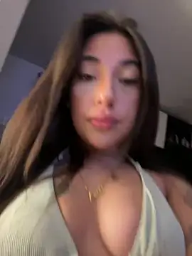 Snapshot of KarolVega- chatting on February 2025 01:11:02 AM KarolVega- online show from February 2025 01:11:02 AM