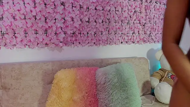 Snapshot of Lynda_Bonnie chatting on October 2025 12:34:02 PM Lynda Bonnie online show from October 2025 12:34:02 PM