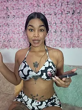 Snapshot of Lynda_Bonnie chatting on November 2025 01:22:02 PM Lynda Bonnie online show from November 2025 01:22:02 PM