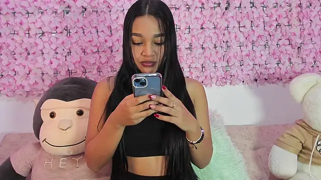 Snapshot of Lynda_Bonnie chatting on November 2025 01:18:02 PM Lynda Bonnie online show from November 2025 01:18:02 PM