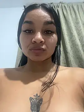 Snapshot of Lynda_Bonnie chatting on December 2025 03:01:02 AM Lynda Bonnie online show from December 2025 03:01:02 AM