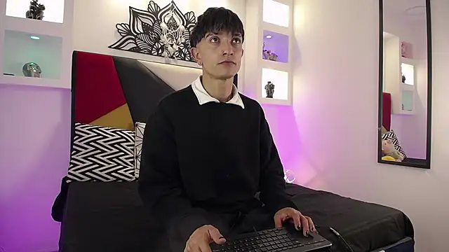 MaikyCooper online show from March 2025 05:33:02 AM