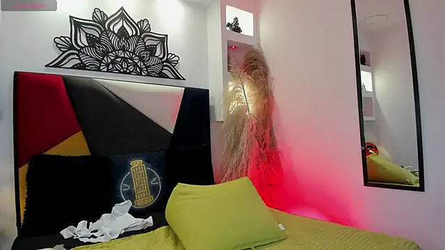 MaikyCooper online show from October 2025 08:39:02 PM