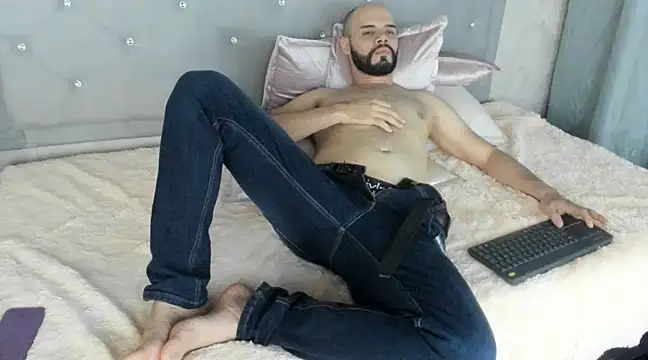 Snapshot of Luke_Diaz7 chatting on February 2025 10:47:02 PM Luke Diaz7 online show from February 2025 10:47:02 PM