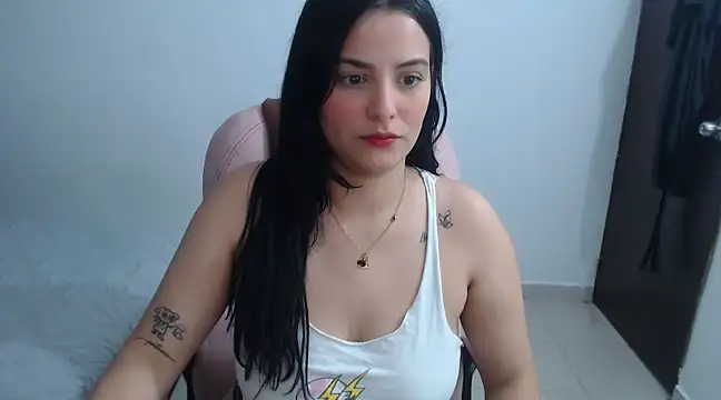 Snapshot of atenea_02_love chatting on February 2025 02:32:02 AM atenea 02 love online show from February 2025 02:32:02 AM