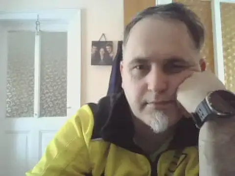 Snapshot of Szolga10 chatting on February 2025 01:06:01 PM Szolga10 online show from February 2025 01:06:01 PM